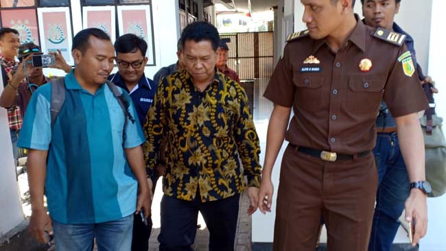 Diperiksa Jaksa, Kadinkes Gresik Didampingi Empat Pengacara