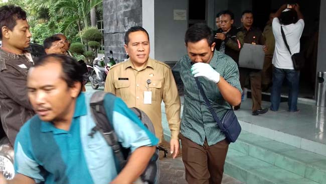 Sekretaris BPPKAD Gresik dan 12 Orang Kena OTT Jaksa