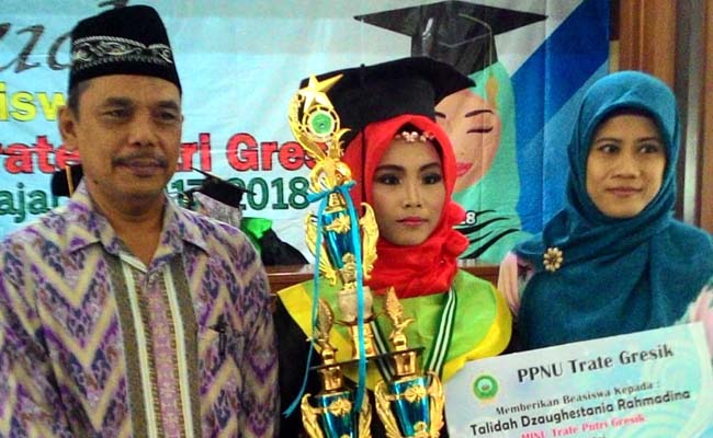 Siswi MINU Trate Putri Gresik Raih Nilai Tertinggi se Kabupaten Gresik