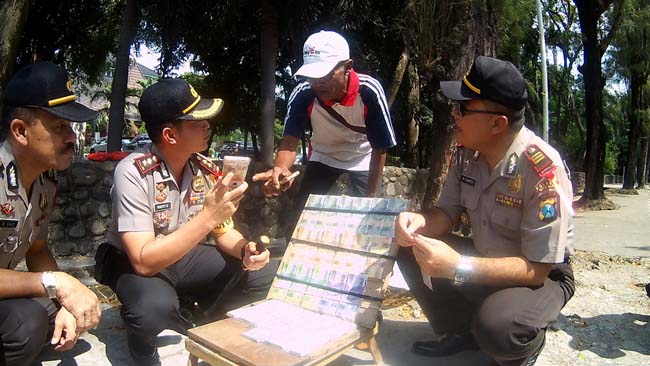 Antisipsi UPAL, Polres Gresik Cek Jasa Penukaran Uang